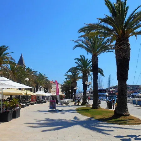 Apartments Bresan Trogir Exterior photo