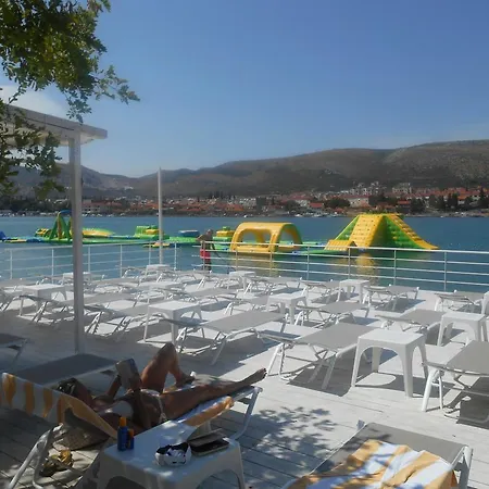 Apartments Bresan Trogir Exterior photo