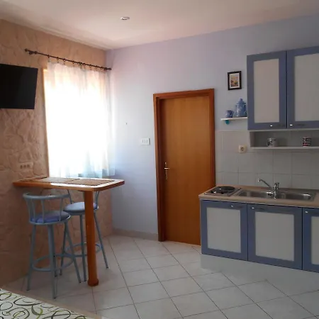 Apartments Bresan Trogir Exterior photo